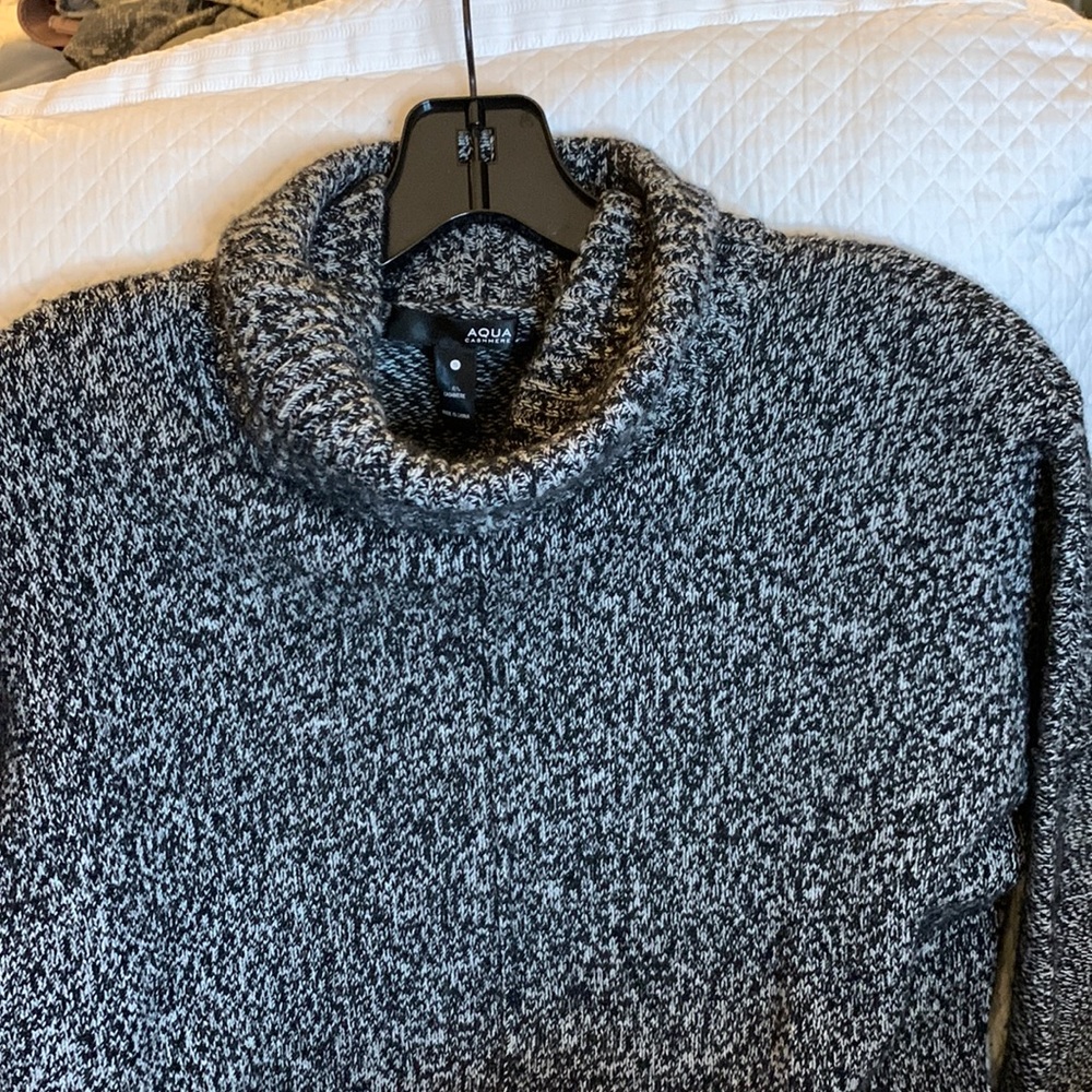 100% Cashmere grey Aqua turtleneck tunic size Small